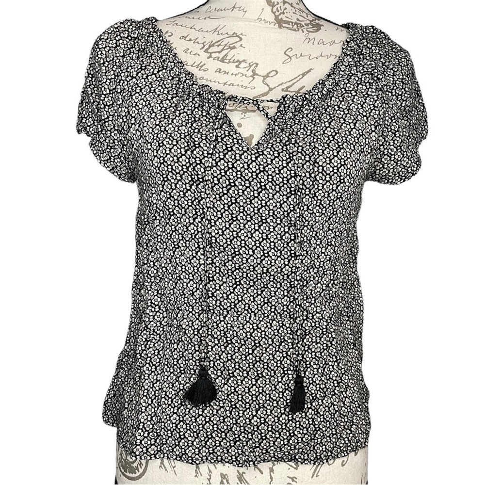 Aritzia Talula floral tassel tie short sleeve top xs